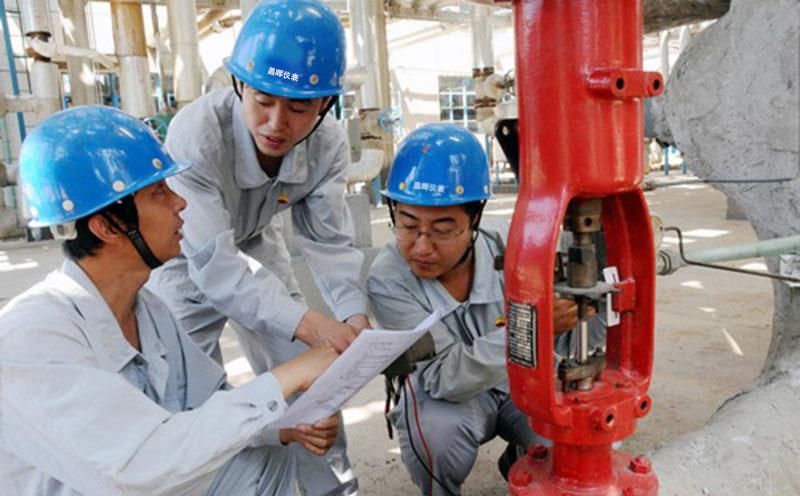 昌暉儀表工程師在現(xiàn)場開展自動化培訓(xùn)工作 昌暉儀表工程師在現(xiàn)場開展自動化培訓(xùn)工作