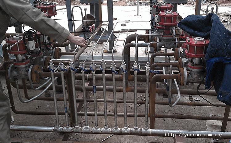 儀表停車時儀表工在檢查儀表 儀表停車時儀表工在檢查儀表