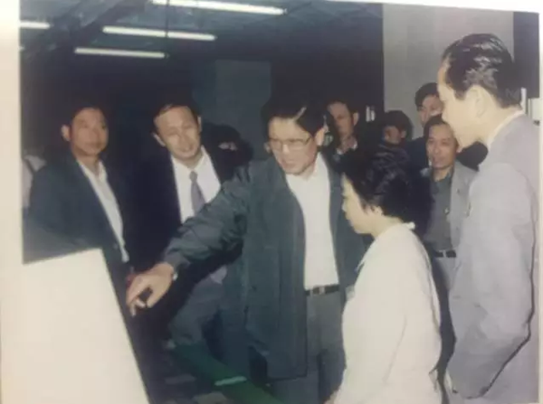 原國(guó)務(wù)委員李鐵映參觀西儀集團(tuán)