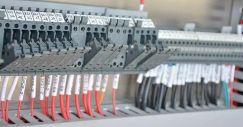 紅、黑色并行用于使用雙芯導線或雙根絞線連接的交流電路 紅、黑色并行用于使用雙芯導線或雙根絞線連接的交流電路