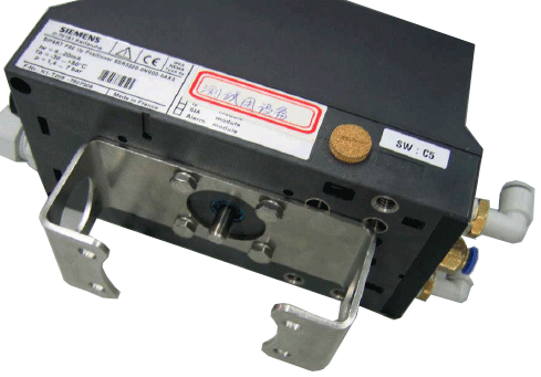 安裝支架固定在閥門(mén)定位器上 安裝支架固定在閥門(mén)定位器上