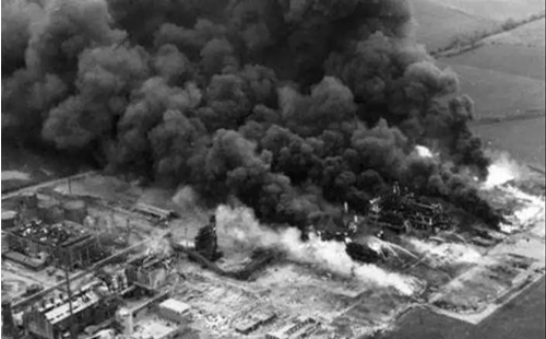 Nypro化工有限公司已內(nèi)酰胺工廠爆炸照片 Nypro化工有限公司已內(nèi)酰胺工廠爆炸照片