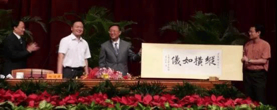 楊潔篪展示書法 楊潔篪展示書法