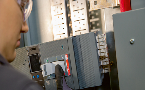 ReliaGear 插入式斷路器組件 ReliaGear 插入式斷路器組件