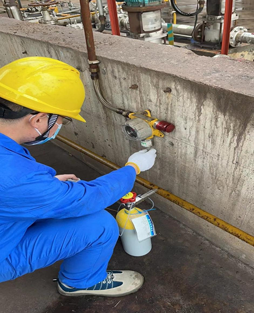 檢定人員現場檢定氣體報警器 檢定人員現場檢定氣體報警器