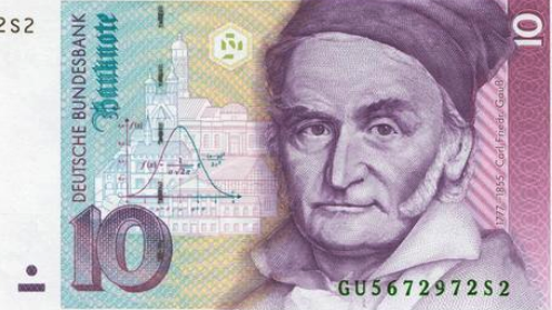 德幣10馬克印有高斯頭像，以及他的“代表作”高斯分布曲線