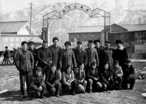 李慕愚與青海機械廠同志合影